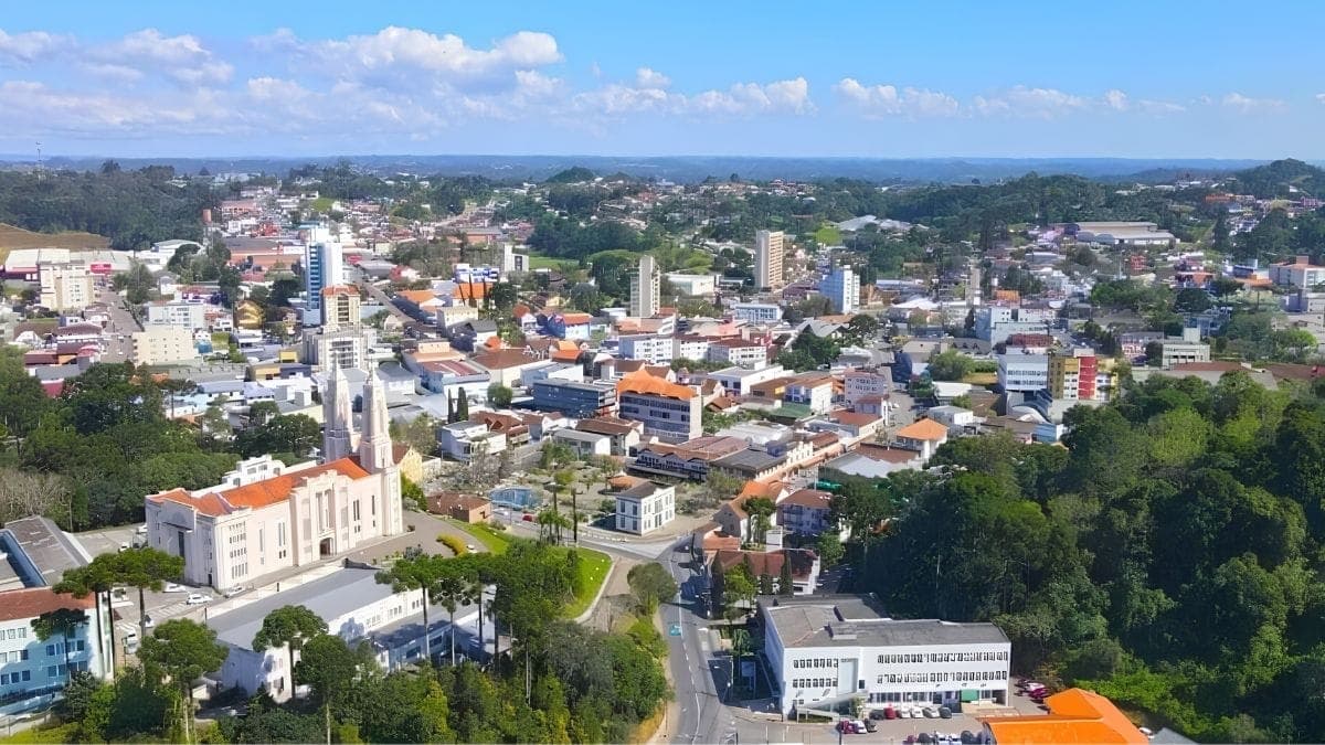 Supermercados se multiplicam em cidade de SC; vídeo viraliza e gera debate sobre concorrência