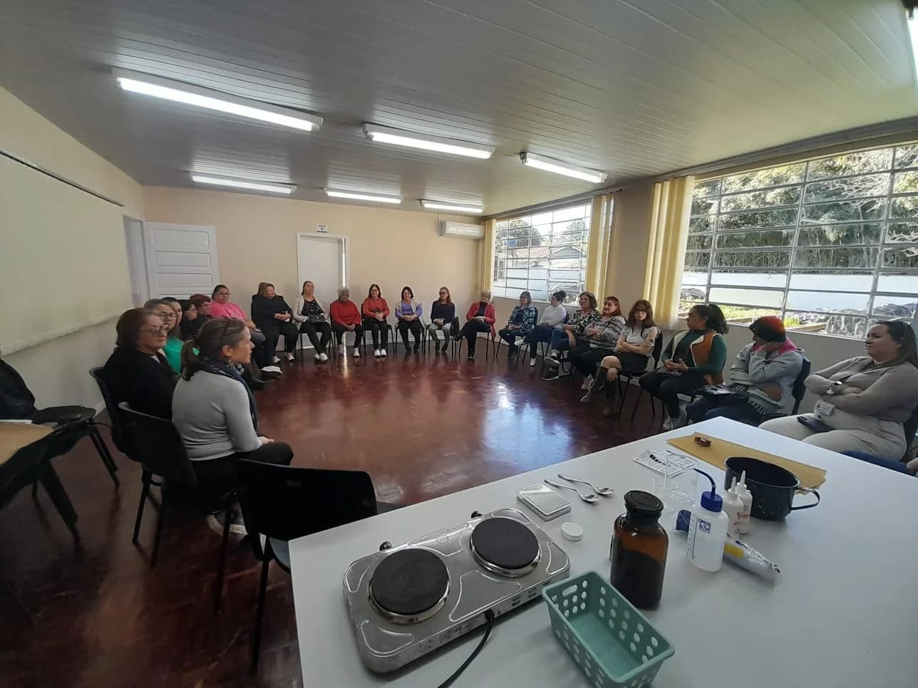 Projeto "Ela Renasce" em São Bento do Sul promove saúde e autocuidado feminino com oficina de pomada natural