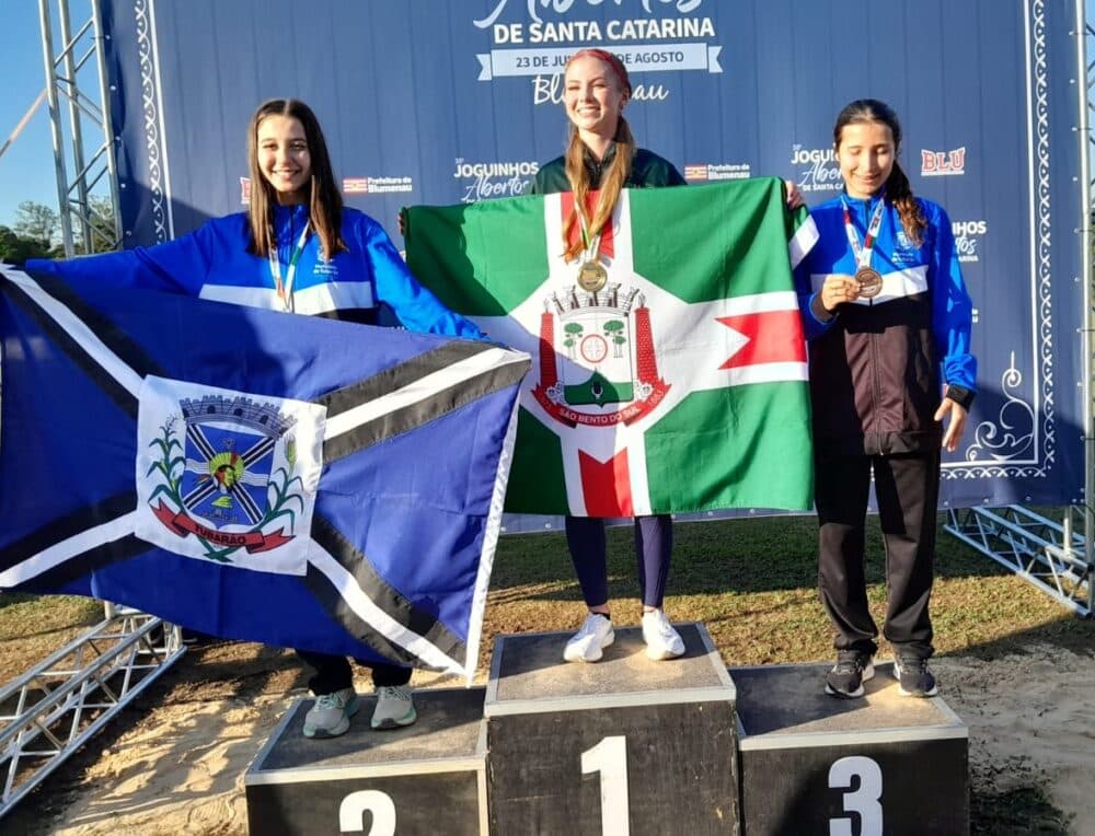 Atletismo de São Bento do Sul Brilha nos Joguinhos Abertos com Sete Medalhas e Novo Recorde
