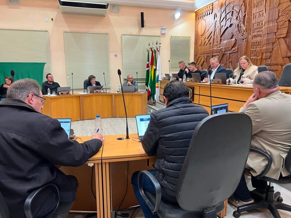Vereadores de São Bento do Sul debatem e votam projetos sobre transporte escolar, educação e contratos temporários
