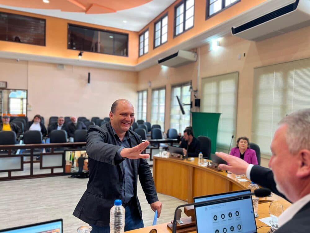 Vereador Patrick Vicente é empossado em sessão - primeira página sc