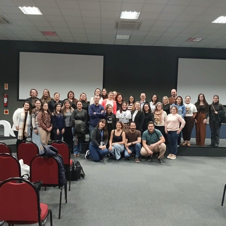 São Bento do Sul Avança na Educação Inclusiva com Participação em Seminário Regional